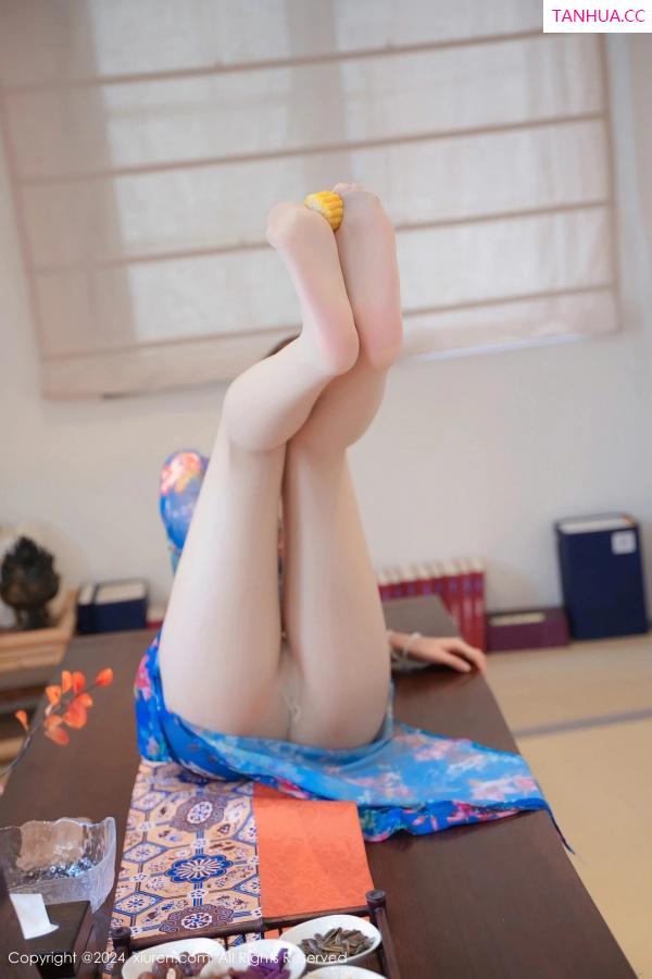 周妍希 奶瓶土肥圆 [XiuRen]高清写真图 2024.02.22 No.8127 Carol周妍希X 丝袜美腿第17张图片